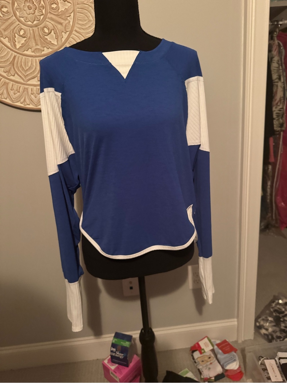 NWT size medium Blue and White thin Contrast Long-Sleeve Women's Top